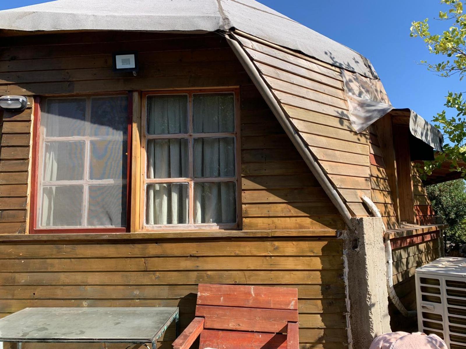 בקתת עץ בחורש במנות - דום גיאודזי - Wooden Cabin In Manot Exterior photo